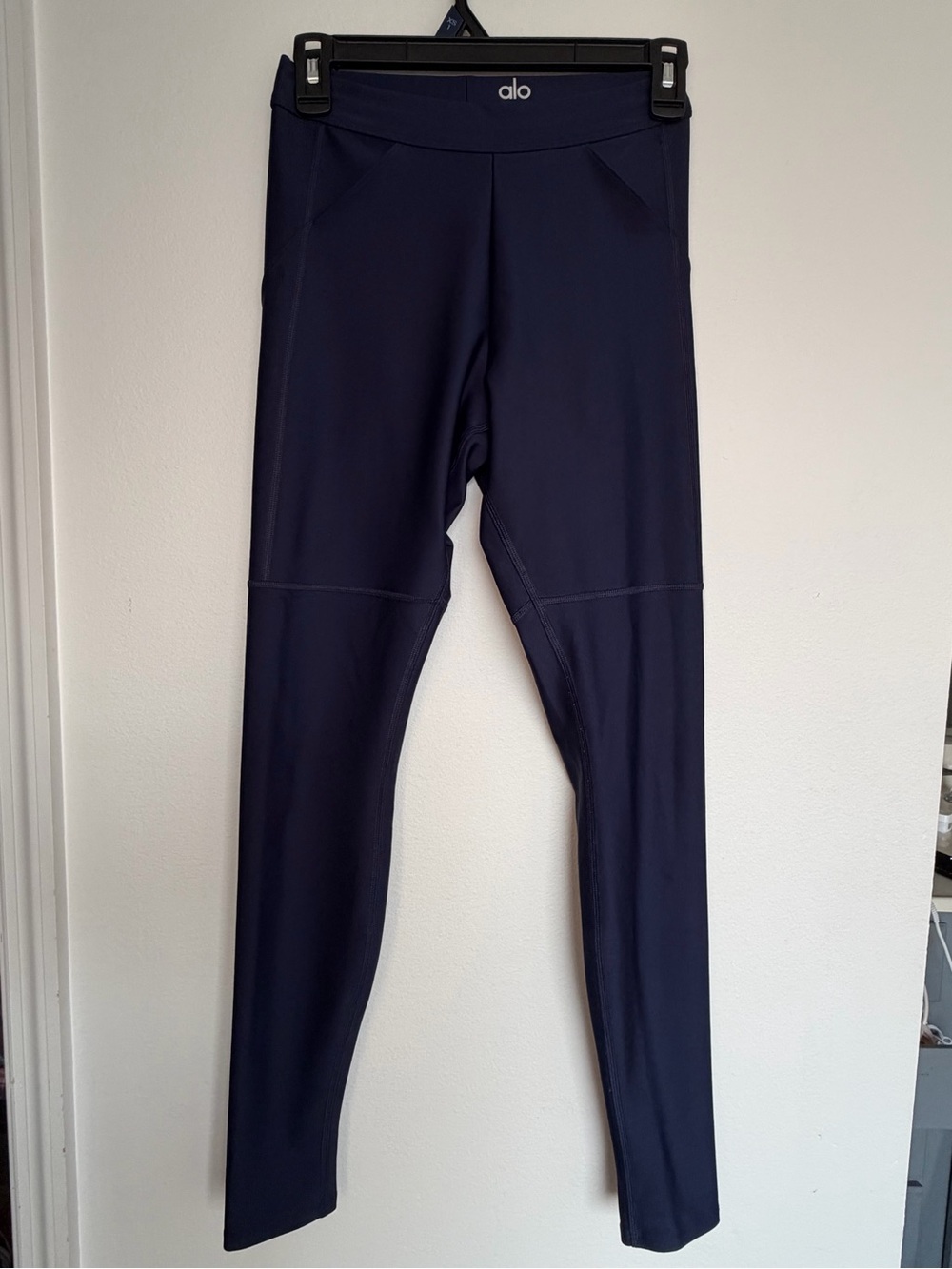 Alo Yoga High-Waist Airlift 4 Pocket Utility Leggings in a dark navy blue color.